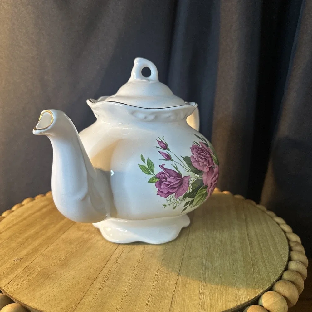 RARE Arthur Wood & Son Staffordshire, England Est 1884 Floral Teapot #6532 w/lid